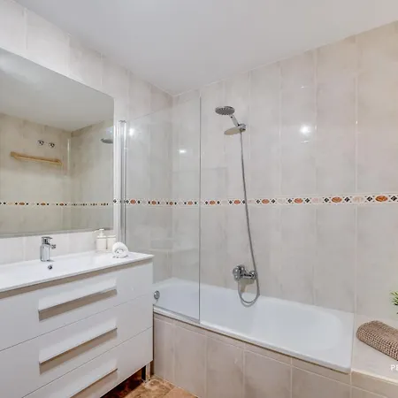 Castillo By Sea View Apartment